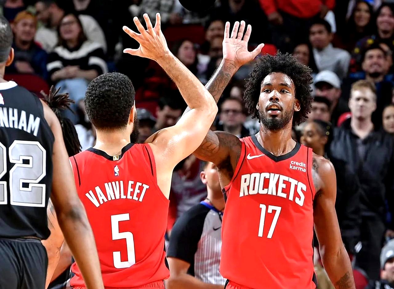 曼联确定阿莫林未来，今夏无下课之忧！若下赛季无改观或挖埃梅里曝曼联考虑埃梅里！阿莫林今夏无下课之忧，但下赛季无改观拉爵恐换帅。