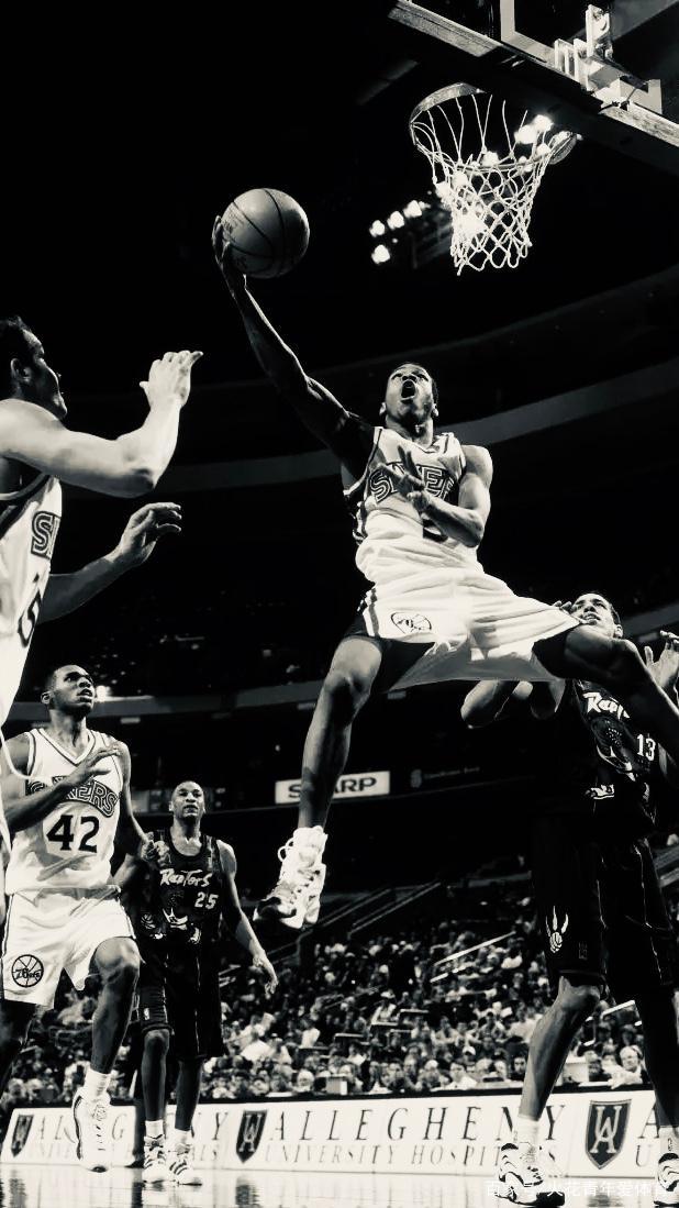 斯洛特：让萨拉赫替补不是容易的决定，但这就是我的选择