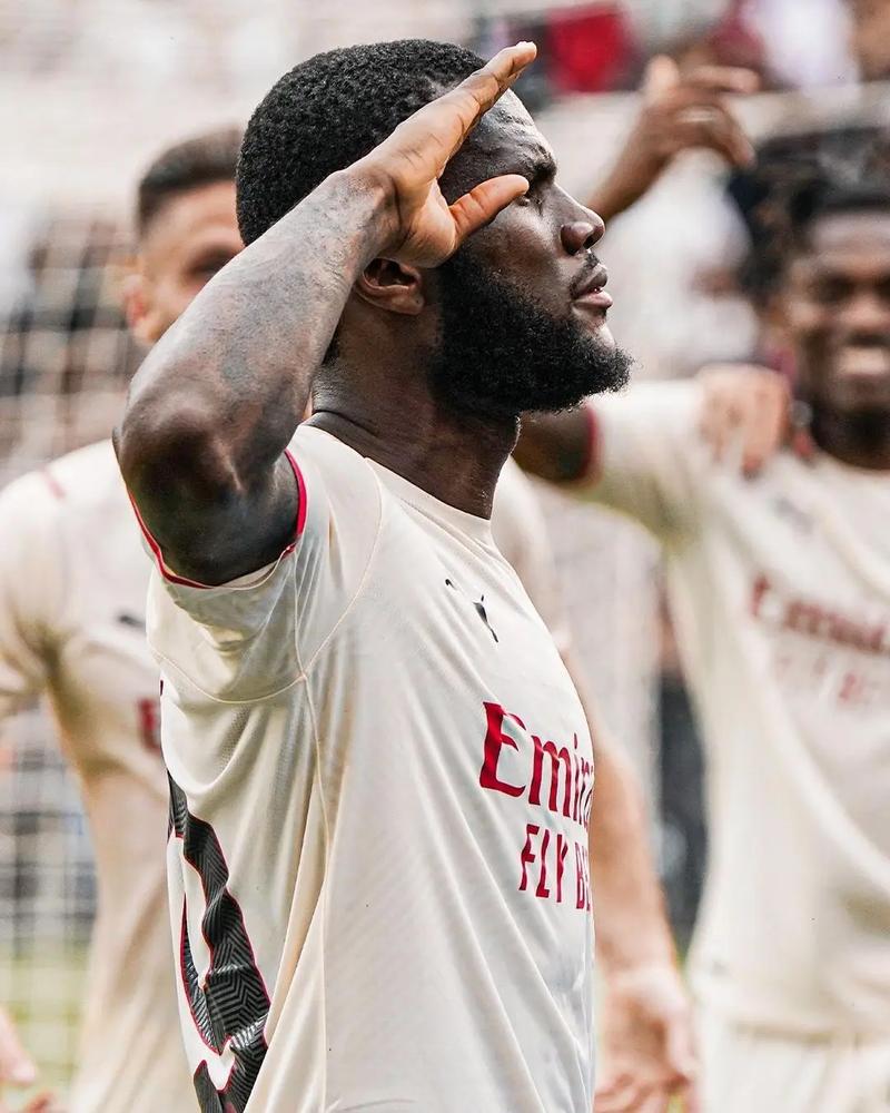 [图]德国杯-凯恩双响迪亚斯失单刀 拜仁4-1科隆