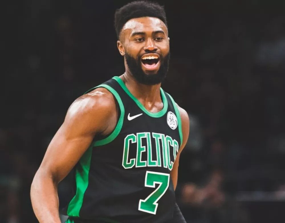 密歇根大学主帅凯尔·惠廷汉姆被传可能跨界参与棒球项目运营，引发体育圈跨界讨论