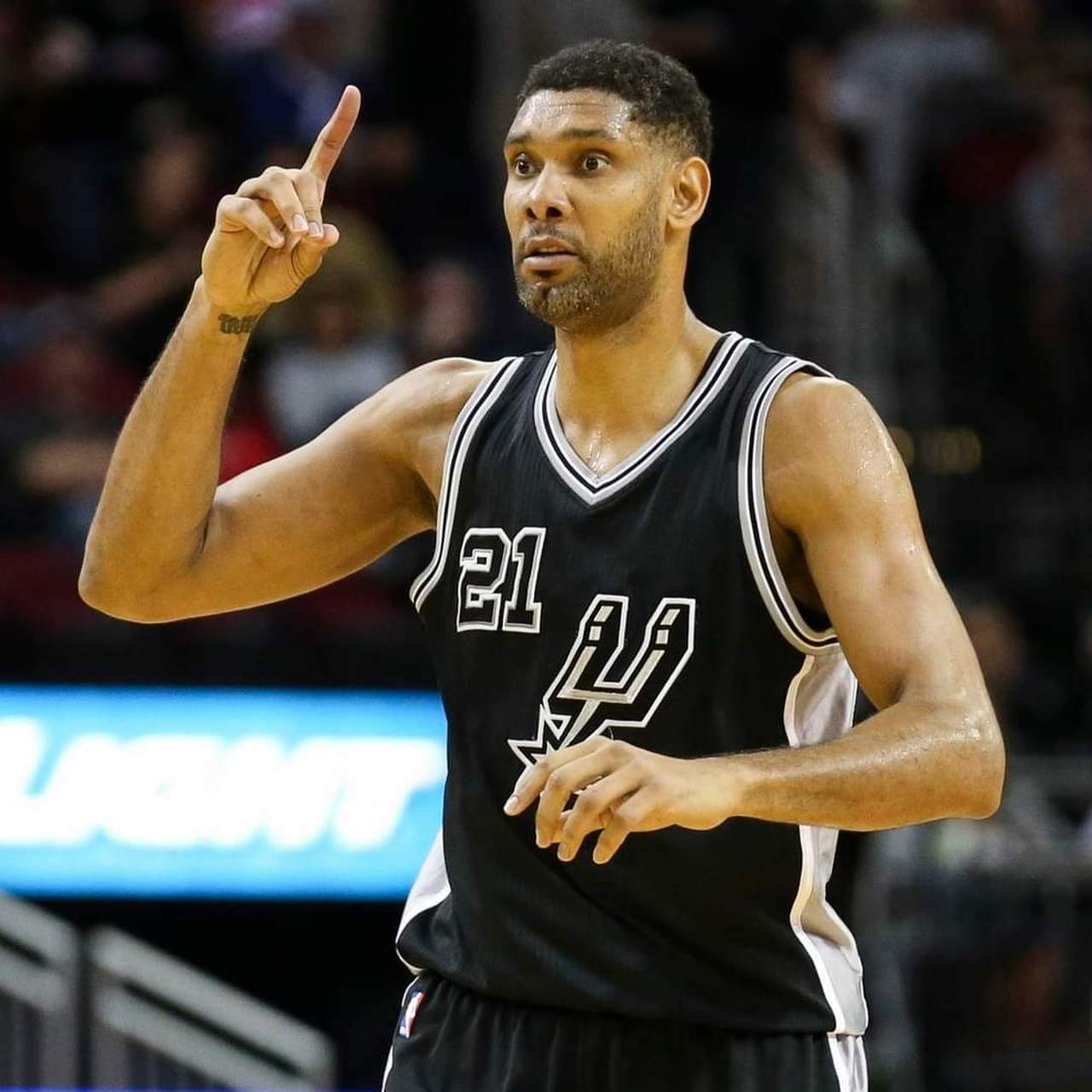 大反扑！快船最多落后14分：哈登13分带队追分，泰伦卢拖后腿