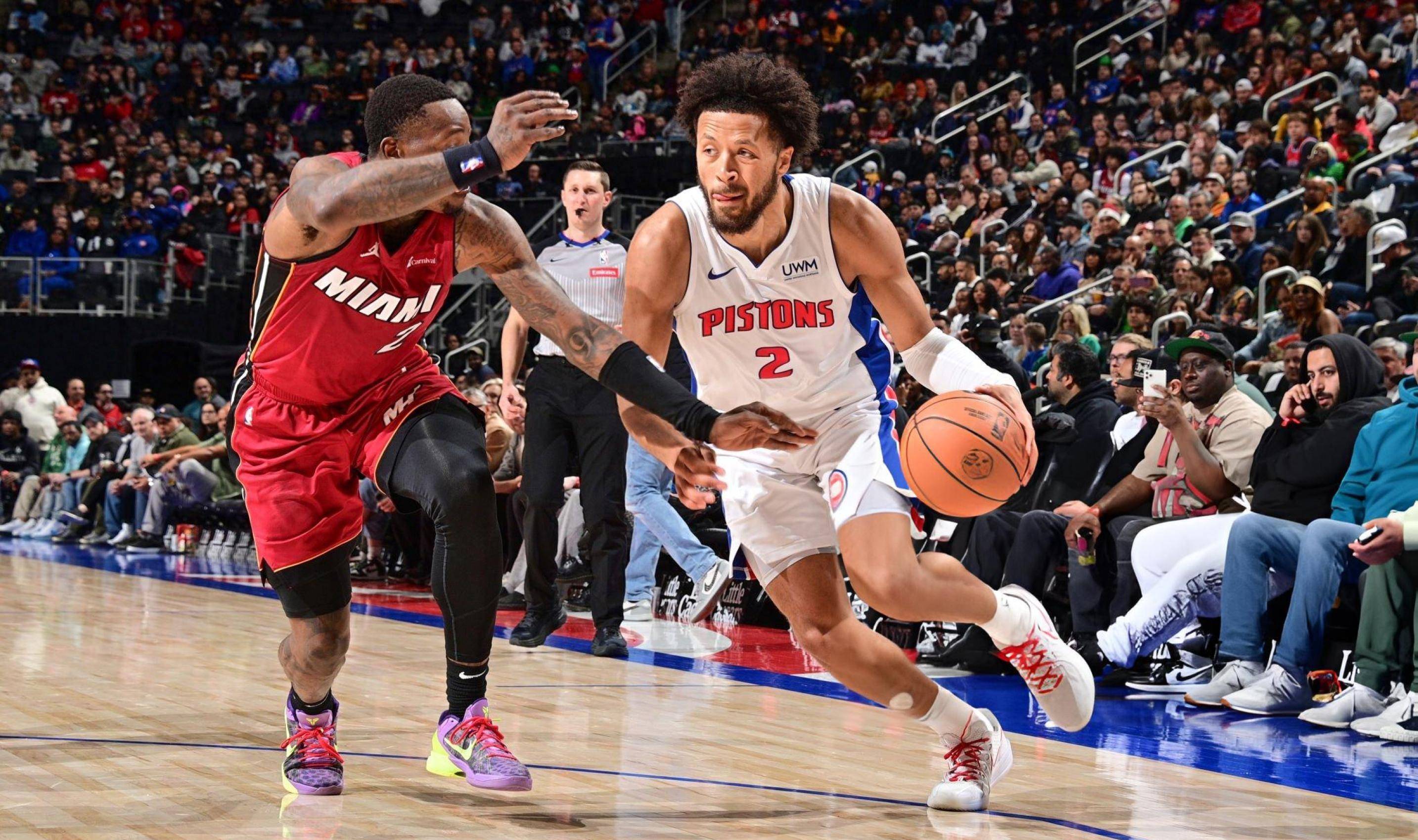 詹姆斯关键时刻稳住全队